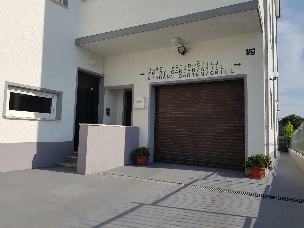 Guesthouse Varnica Kaštel Lukšić Exterior foto